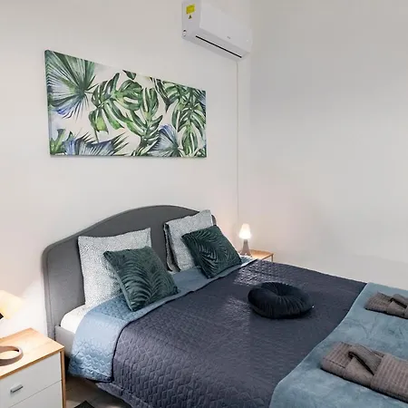 Playa Dona Sofia Beach Front Free Street Parking Apartment Fuengirola