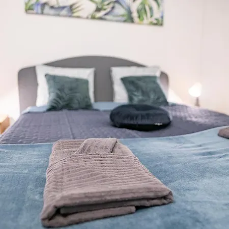 Apartment Playa Dona Sofia Beach Front Free Street Parking Fuengirola